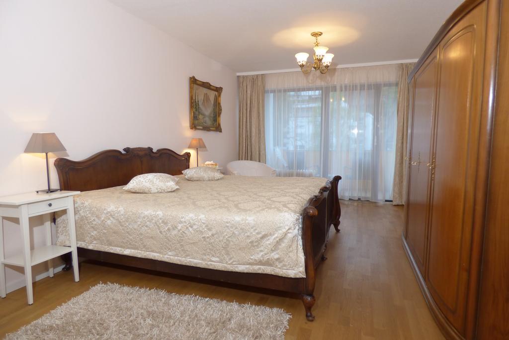 Colibri Apartment บาเดน-บาเดน ภายนอก รูปภาพ