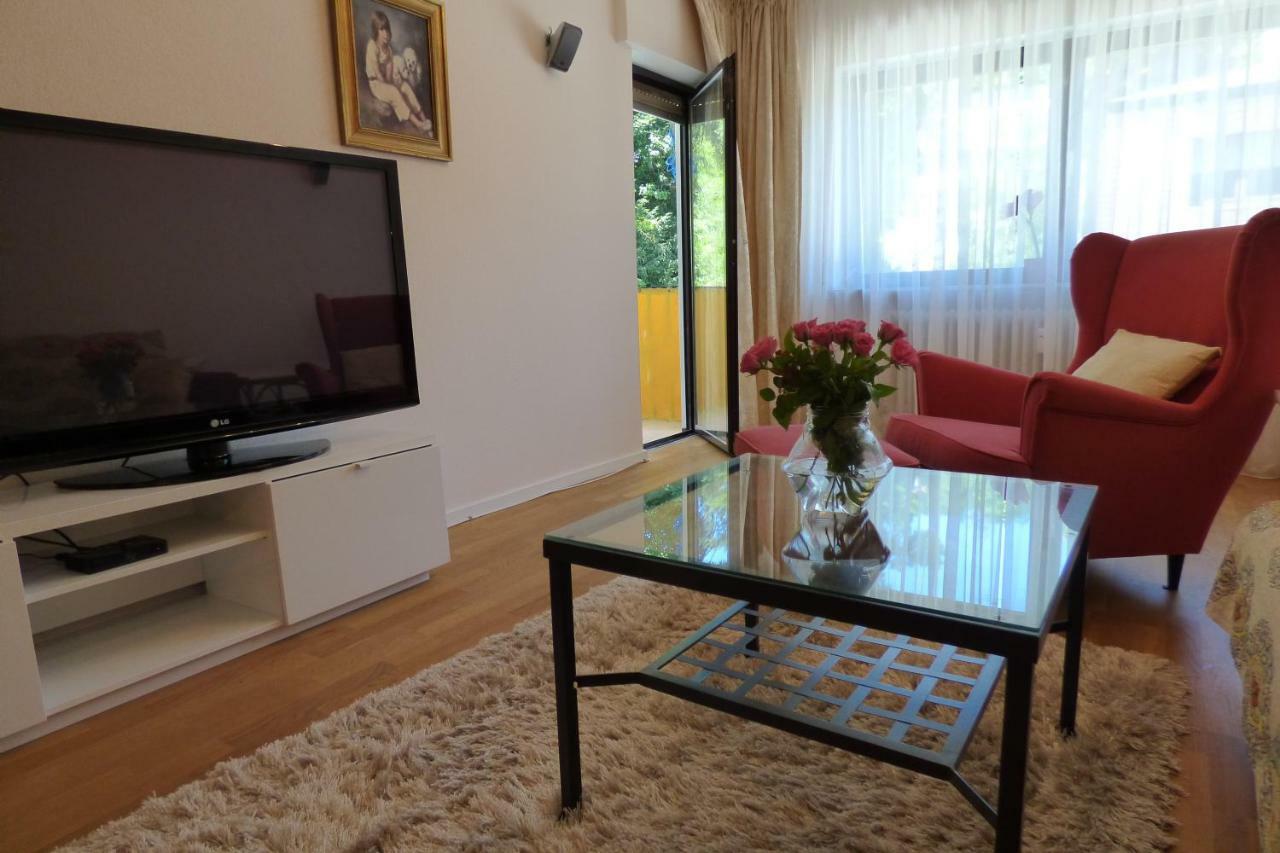 Colibri Apartment บาเดน-บาเดน ภายนอก รูปภาพ